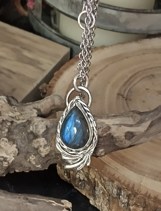 Labradorite set in Silver Pendant Necklace.