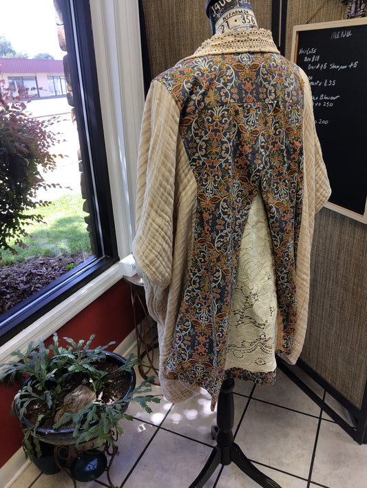 Deluth Poncho Button up Blouse, Lace, Appliques Boho chick