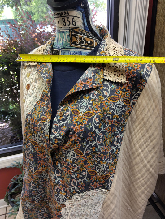 Deluth Poncho Button up Blouse, Lace, Appliques Boho chick
